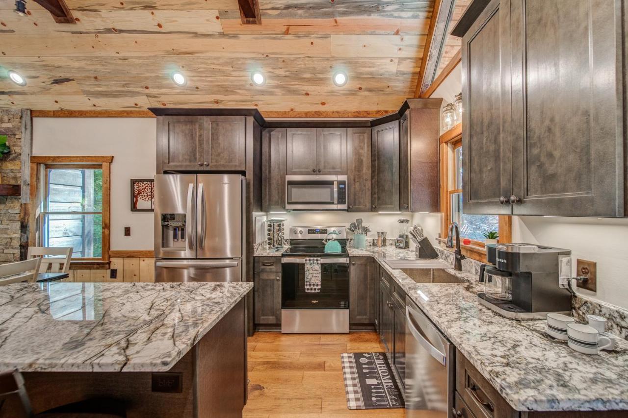 Brand New Build Luxury Mountain Chalet With Hot Tub, Pool, Game Room, Premium Features Ellijay Exterior photo