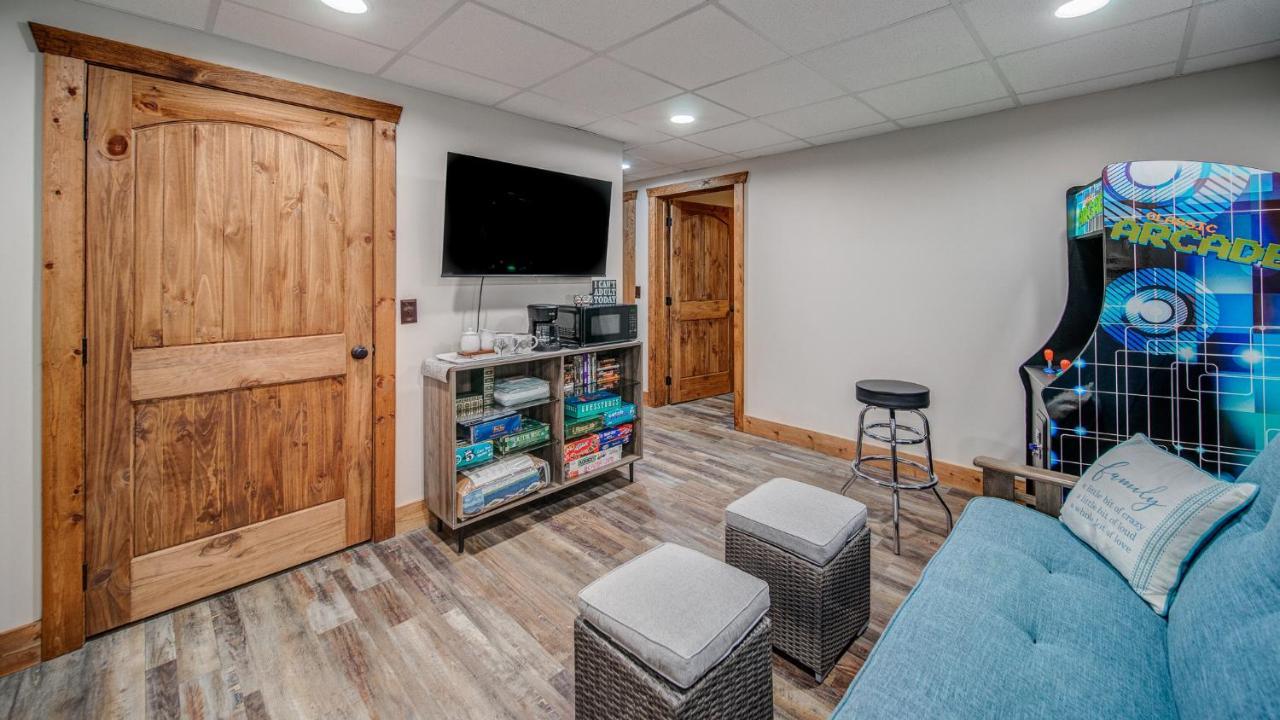 Brand New Build Luxury Mountain Chalet With Hot Tub, Pool, Game Room, Premium Features Ellijay Exterior photo